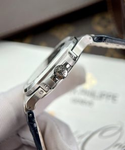 Patek Philippe Nautilus 5724G Replica Watches Blue Dial GR Factory