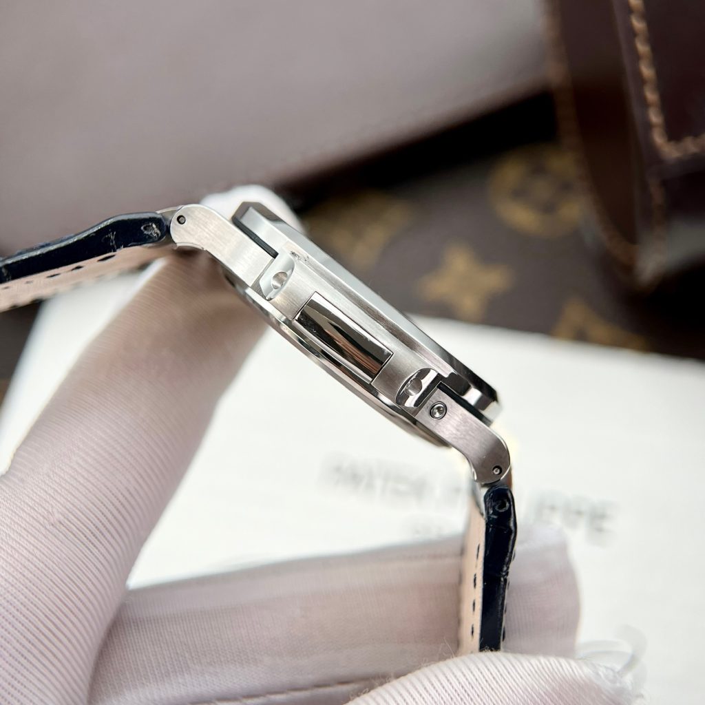 Patek Philippe Nautilus 5724G Replica Watches Blue Dial GR Factory