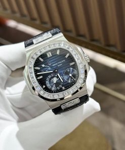 Patek Philippe Nautilus 5724G Replica Watches Blue GR Factory 40mm (2)