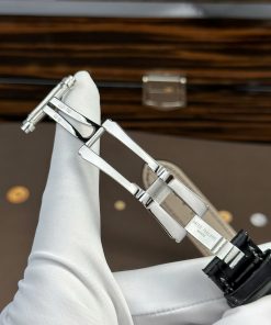 Patek Philippe Nautilus 5724G Watch Custom Moissnite Diamonds Remake Like Original 40mm (2)