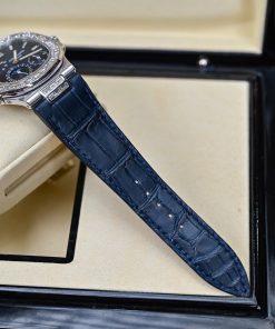 Patek Philippe Nautilus 5724G White Gold 18K Customs Naturals Diamonds 40mm (1)