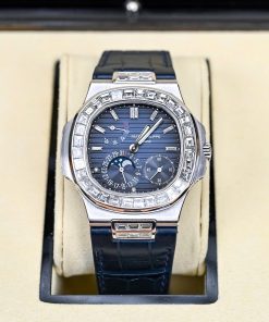 Patek Philippe Nautilus 5724G White Gold 18K Customs Naturals Diamonds 40mm (1)