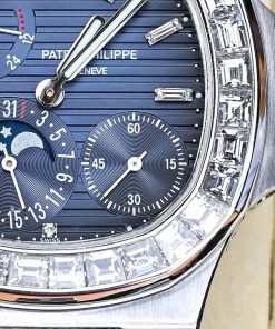 Patek Philippe Nautilus 5724G White Gold 18K Customs Naturals Diamonds 40mm (1)
