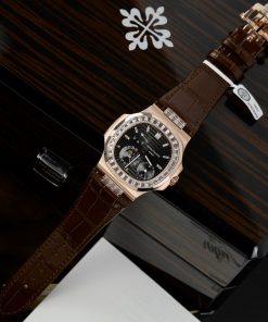 Patek Philippe Nautilus 5724R 18K Gold Wrapped Brown Leather Watch 40mm (2)