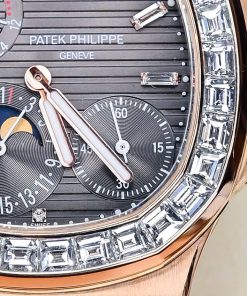 Patek Philippe Nautilus 5724R Rose Gold 18K Customs Naturals Diamonds 40mm