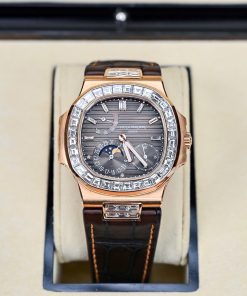 Patek Philippe Nautilus 5724R Rose Gold 18K Customs Naturals Diamonds 40mm
