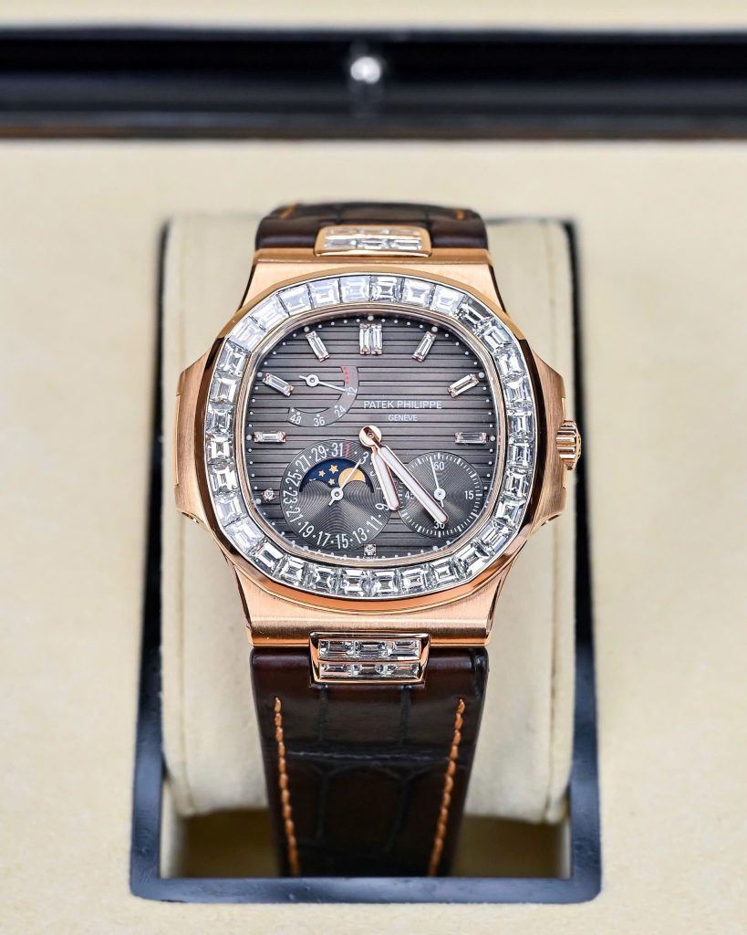 Patek Philippe Nautilus 5724R Rose Gold 18K Customs Naturals Diamonds 40mm
