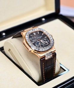 Patek Philippe Nautilus 5724R Rose Gold 18K Customs Naturals Diamonds 40mm