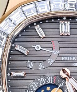 Patek Philippe Nautilus 5724R Rose Gold 18K Customs Naturals Diamonds 40mm