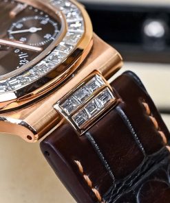 Patek Philippe Nautilus 5724R Rose Gold 18K Customs Naturals Diamonds 40mm