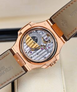 Patek Philippe Nautilus 5724R Rose Gold 18K Customs Naturals Diamonds 40mm