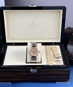 Patek Philippe Nautilus 7010 Best Replica Watches Women's (7)
