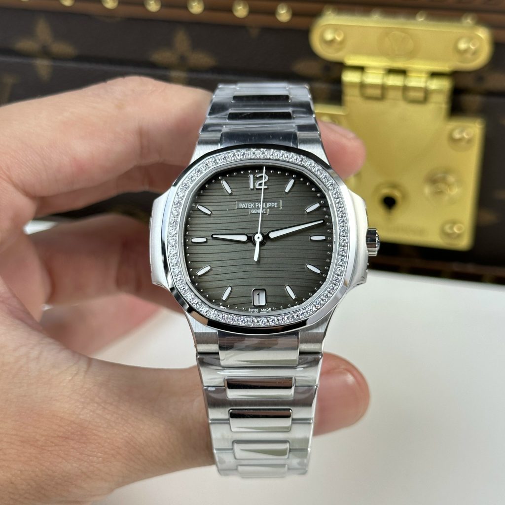 Patek Philippe Nautilus 7118-1200A Bezel Diamonds 3K Factory 35 (1)