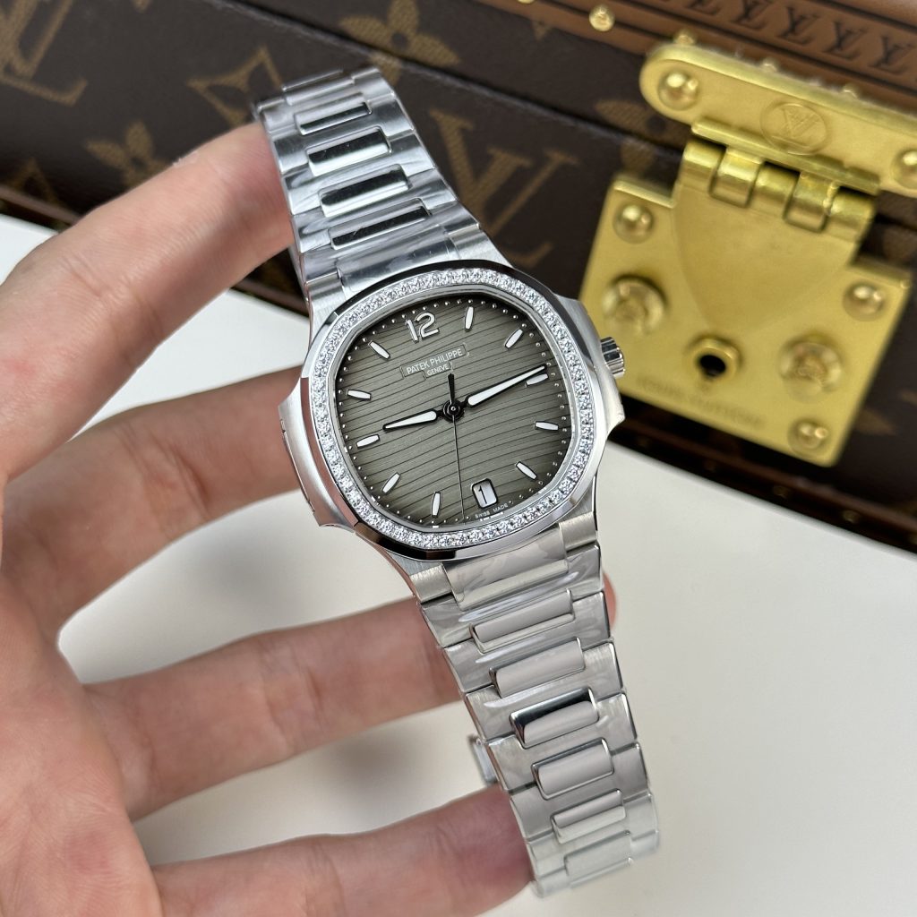 Patek Philippe Nautilus 7118-1200A Bezel Diamonds 3K Factory 35 (1)