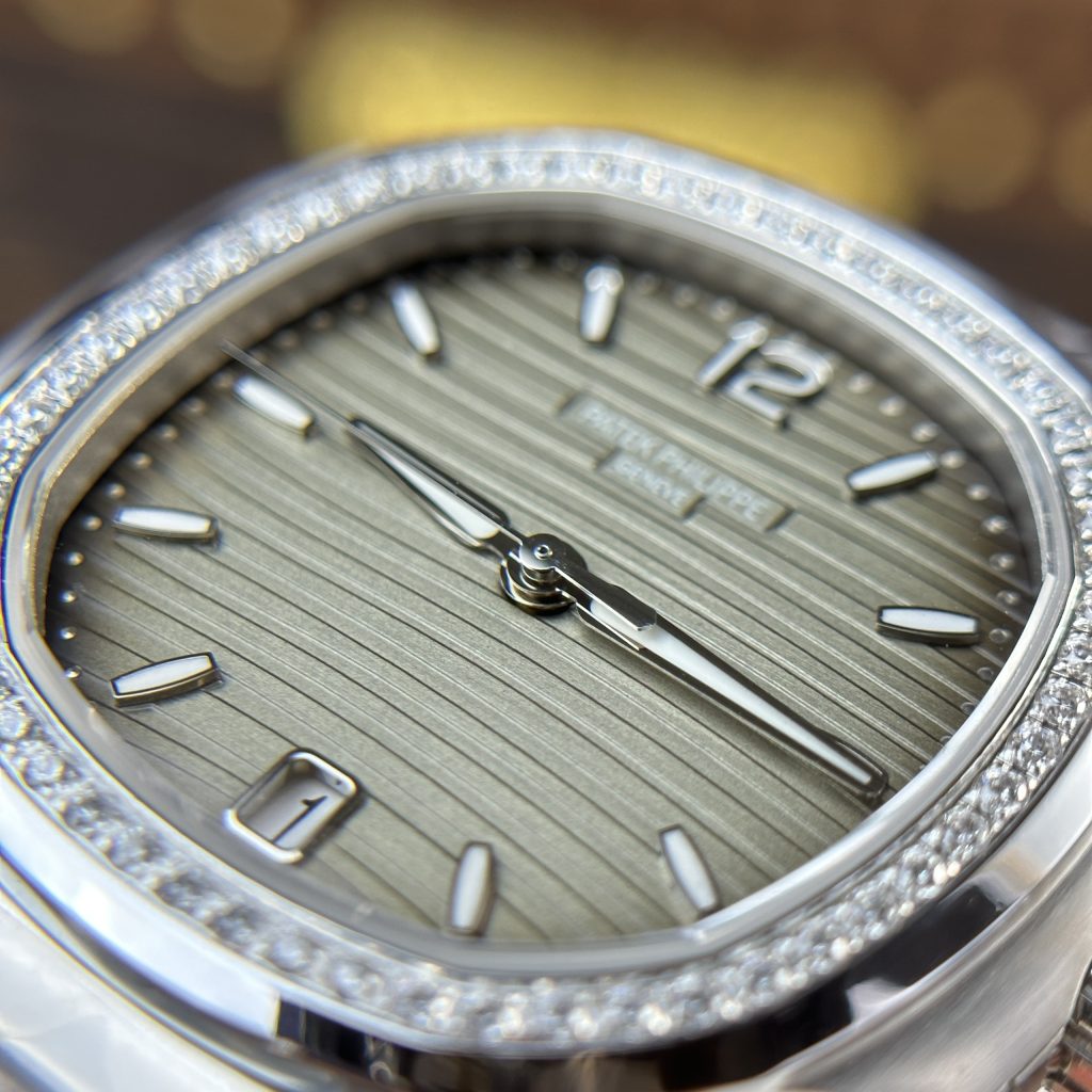 Patek Philippe Nautilus 7118-1200A Bezel Diamonds 3K Factory 35 (1)