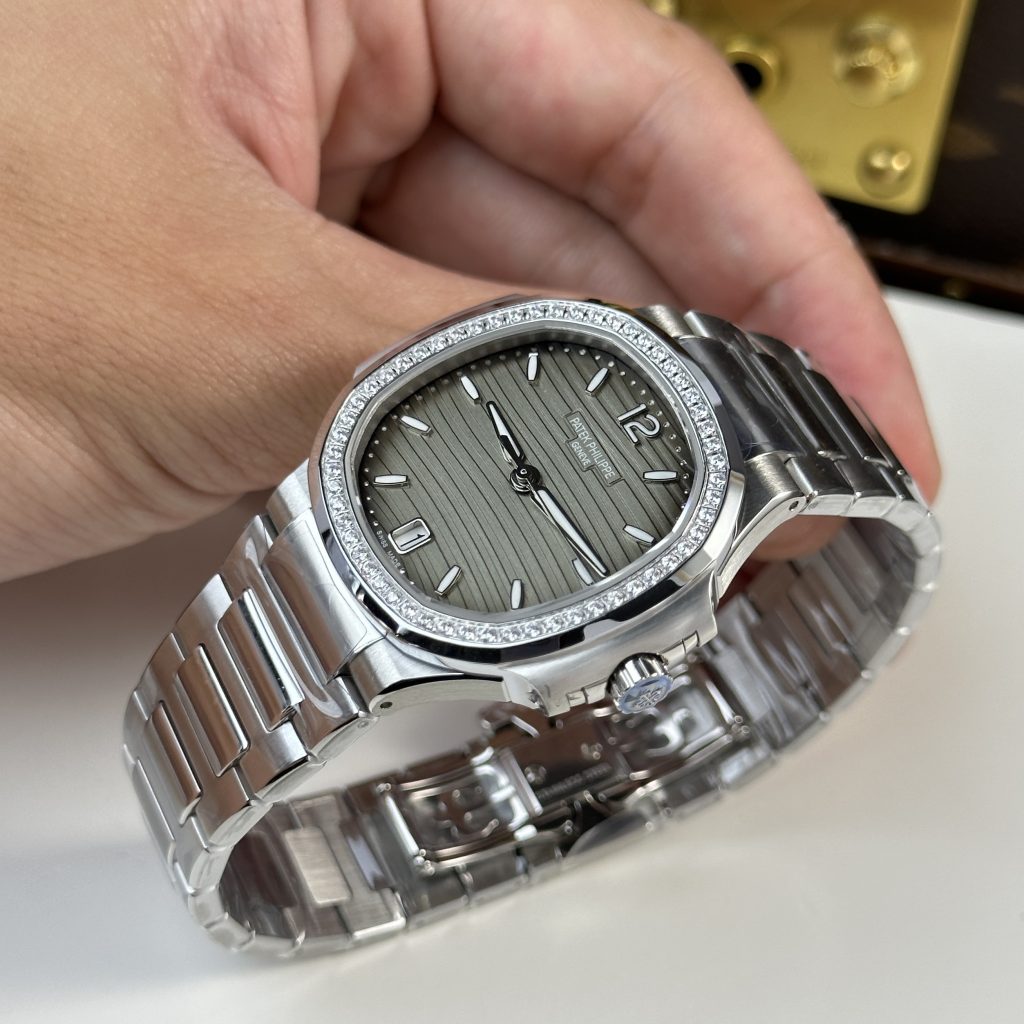 Patek Philippe Nautilus 7118-1200A Bezel Diamonds 3K Factory 35 (1)