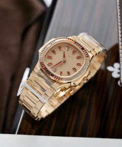 Patek Philippe Nautilus 7118-1300R Replica Watch Custom Gold Wrapped 35 (2)