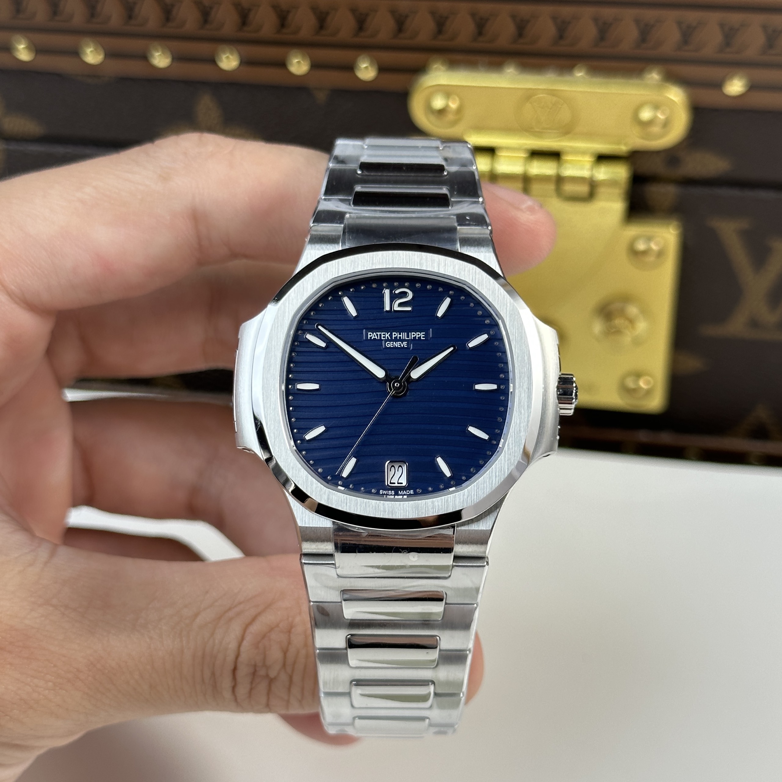 Patek Philippe Nautilus 7118 Blue Dial Best Replica 3K Factory (3) Patek Philippe Nautilus 7118 Blue Dial Best Replica 3K Factory (2)