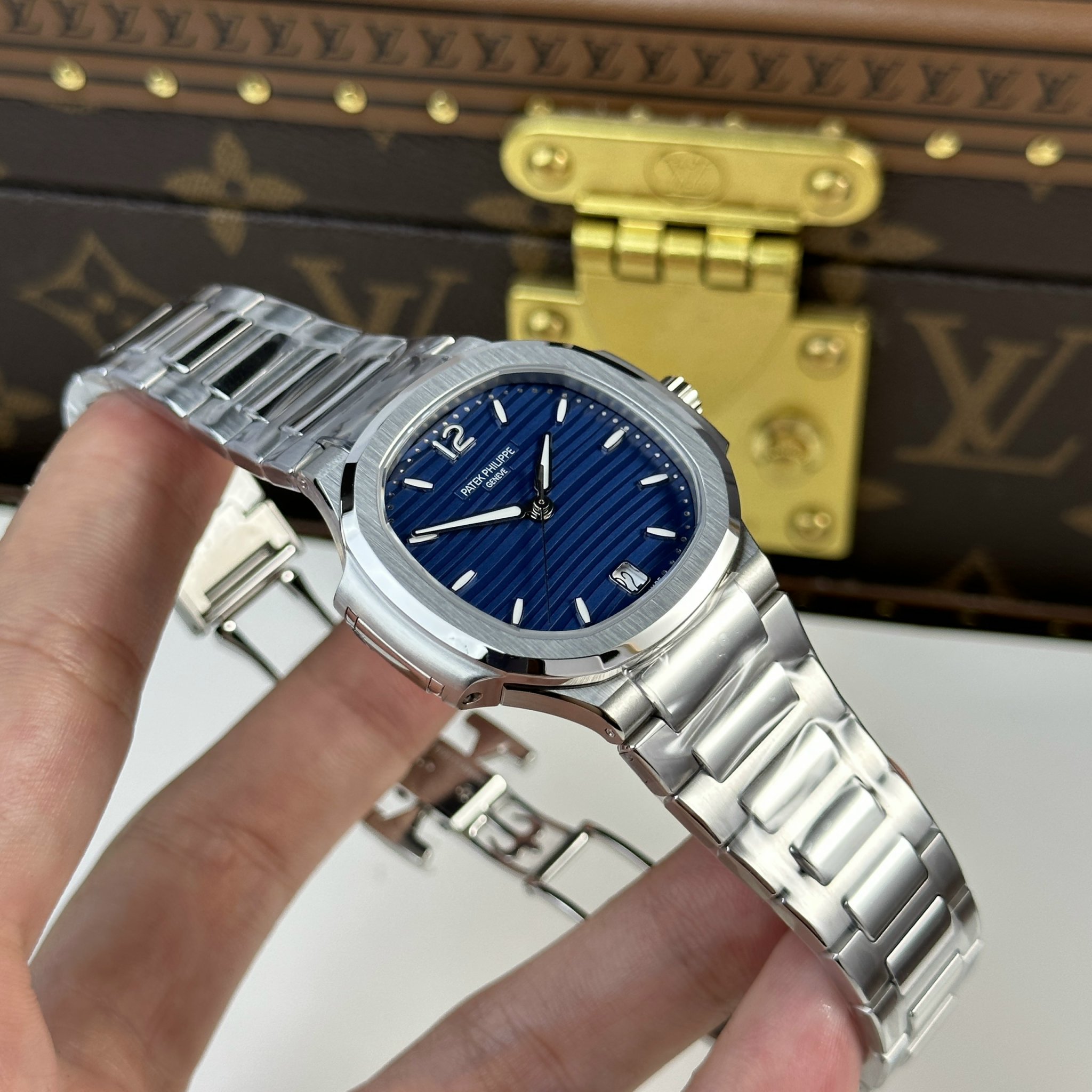 Patek Philippe Nautilus 7118 Blue Dial Best Replica 3K Factory (4) Patek Philippe Nautilus 7118 Blue Dial Best Replica 3K Factory (4)