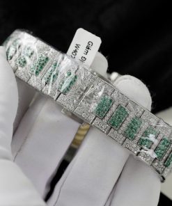 Patek Philippe Nautilus Ladies 7118 Best Replica Watch Custom Moissanite Diamonds 35 (2)