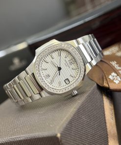 Patek Philippe Replica Watch Nautilus 7010 White Dial 32mm (1)