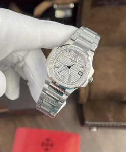 Patek Philippe Replica Watch Nautilus 7010 White Dial 32mm (4)