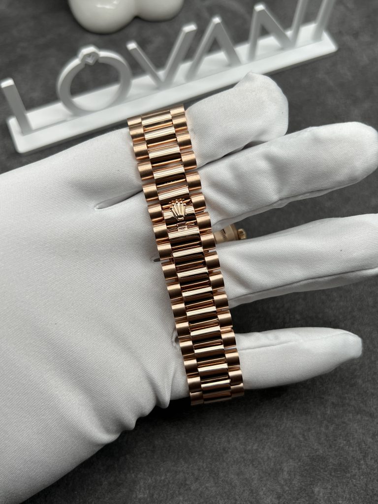 Rolex Day-Date 228235 Solid Gold 18K Diamonds Baguette Numerals 40mm (1)