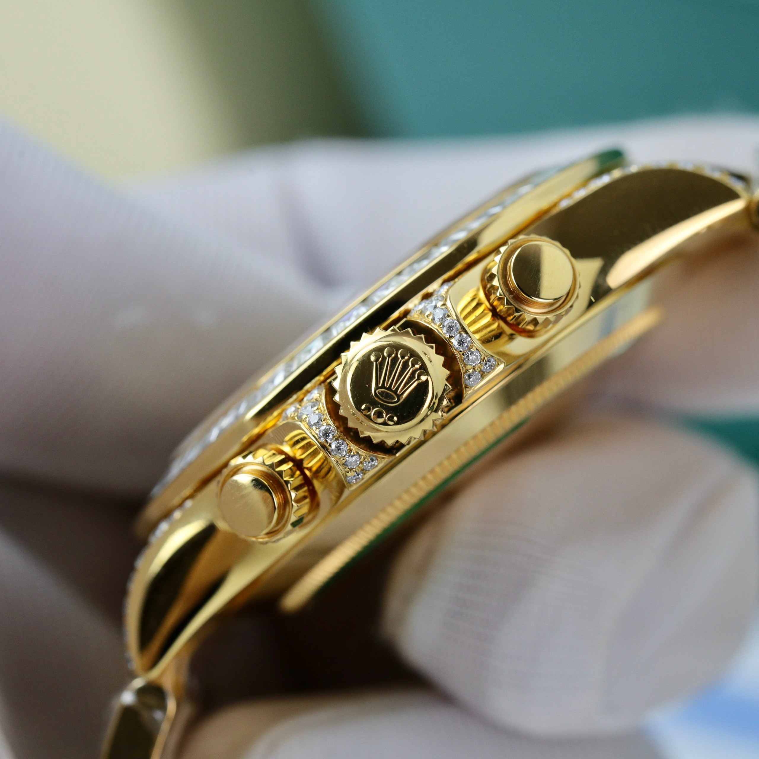 Rolex Daytona Eye Of Tiger Gold Wrapped Customs Moissanite Diamonds (10) Rolex Daytona Eye Of Tiger Gold Wrapped Customs Moissanite Diamonds (13)