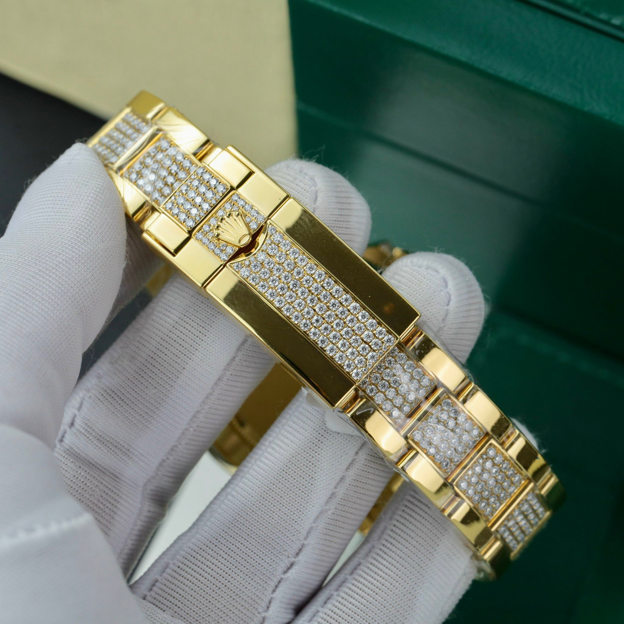 Rolex Daytona Eye Of Tiger Gold Wrapped Customs Moissanite Diamonds (13) Rolex Daytona Eye Of Tiger Gold Wrapped Customs Moissanite Diamonds (13)