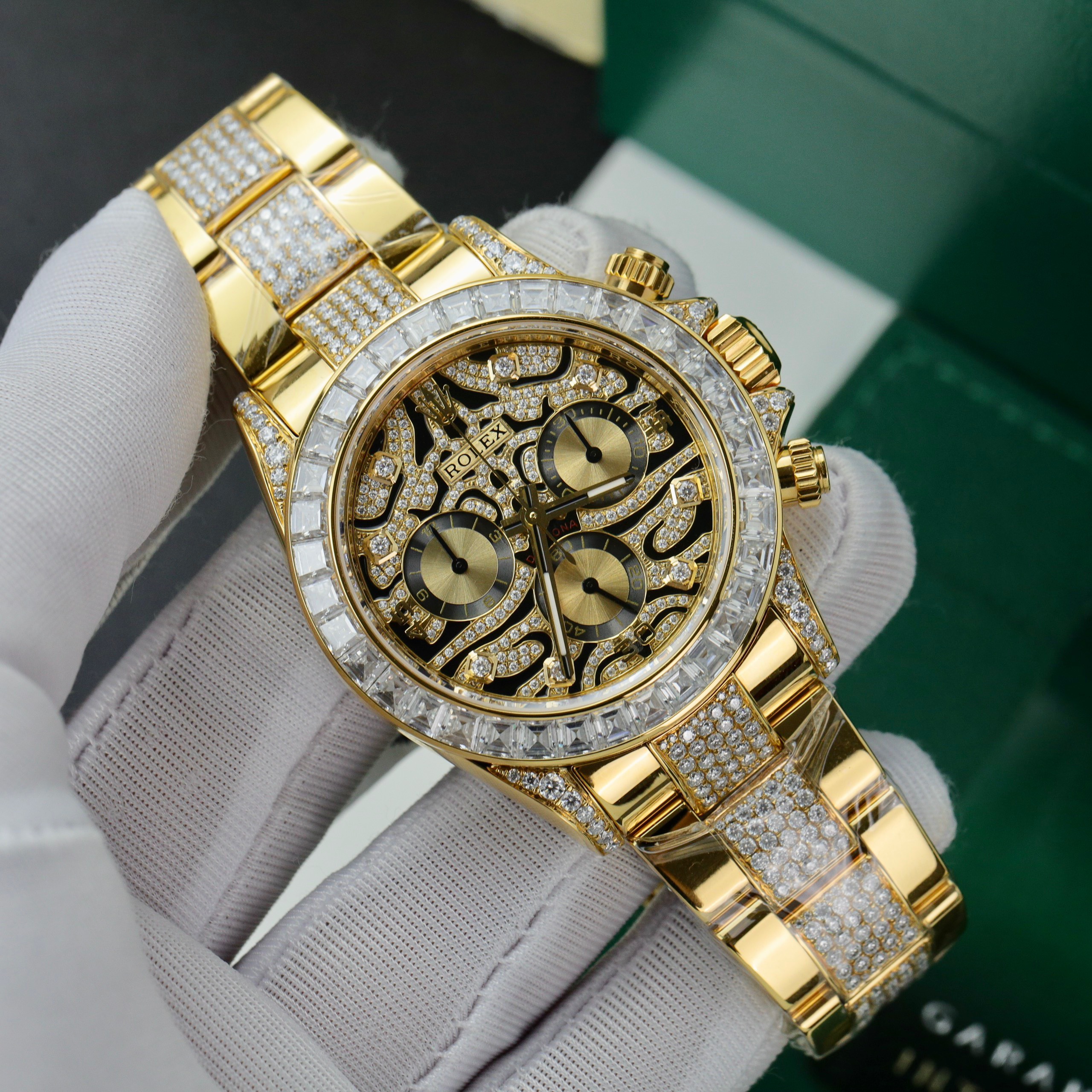 Rolex Daytona Eye Of Tiger Gold Wrapped Customs Moissanite Diamonds (4) Rolex Daytona Eye Of Tiger Gold Wrapped Customs Moissanite Diamonds (13)