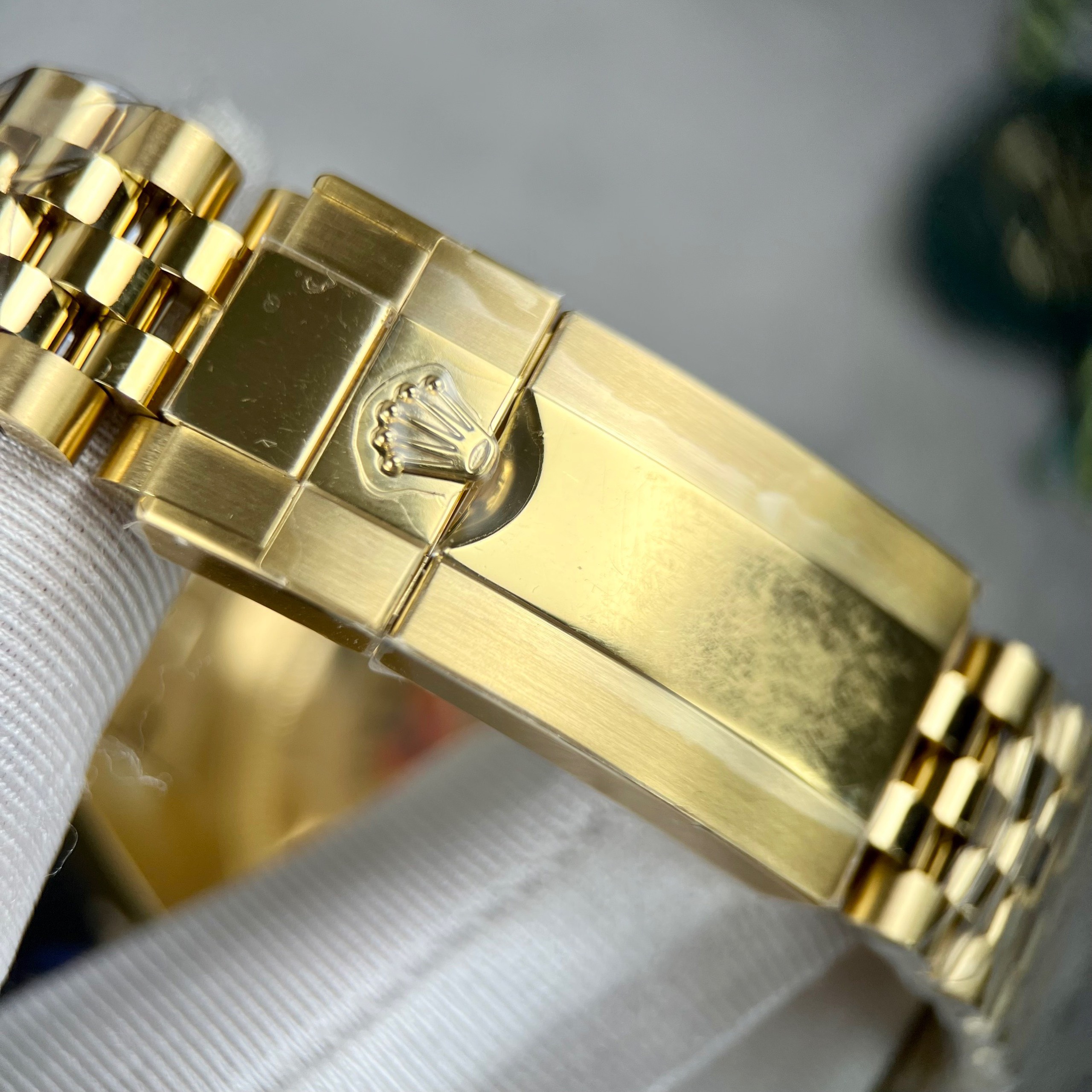 Rolex GMT-Master II 126718GRNR Replica Watches Clean Factory 40mm (10) Rolex GMT-Master II 126718GRNR Replica Watches Clean Factory 40mm (2)