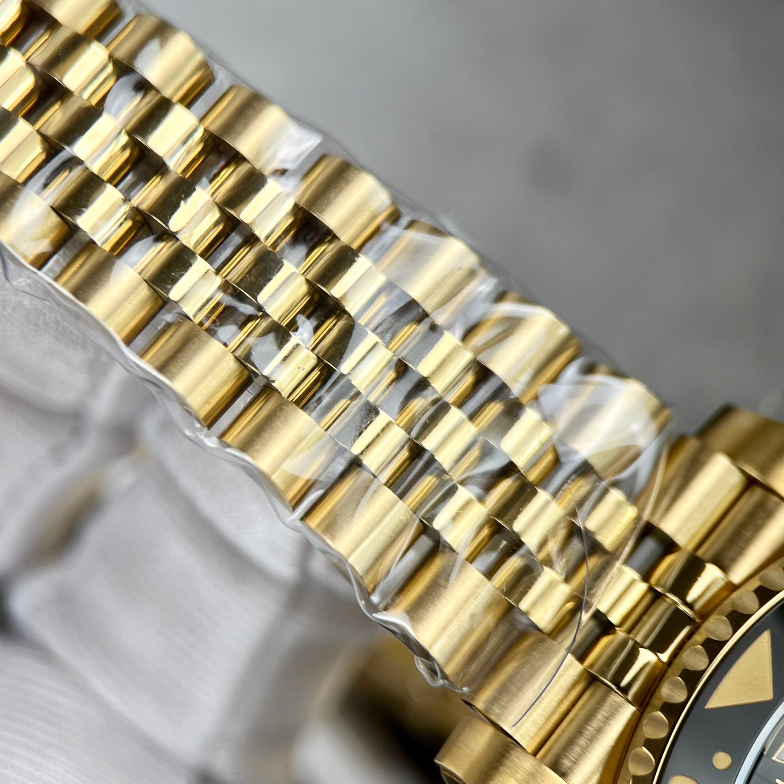 Rolex GMT-Master II 126718GRNR Replica Watches Clean Factory 40mm (11) Rolex GMT-Master II 126718GRNR Replica Watches Clean Factory 40mm (2)