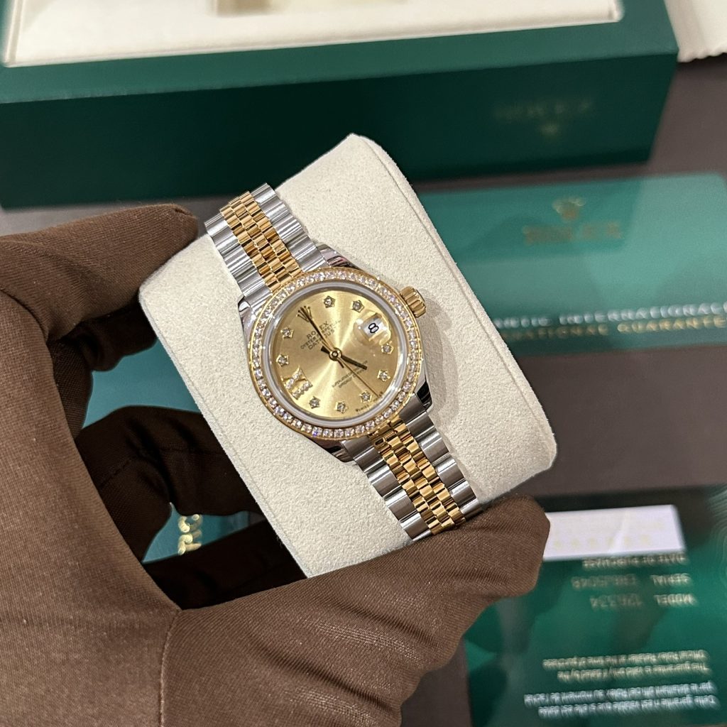 Rolex Lady-Datejust Replica Watches Yellow Champagne Dial Bezel Diamonds 28mm (5)