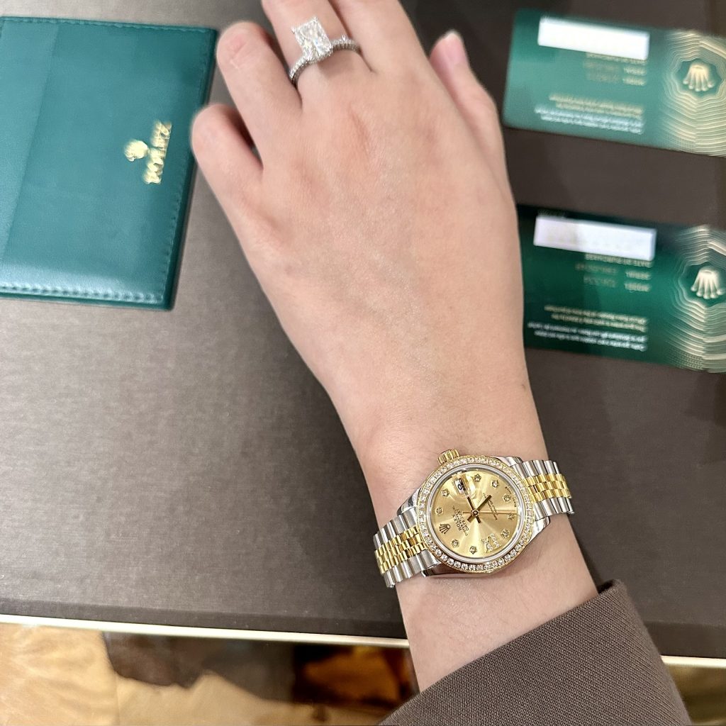 Rolex Lady-Datejust Replica Watches Yellow Champagne Dial Bezel Diamonds 28mm (5)