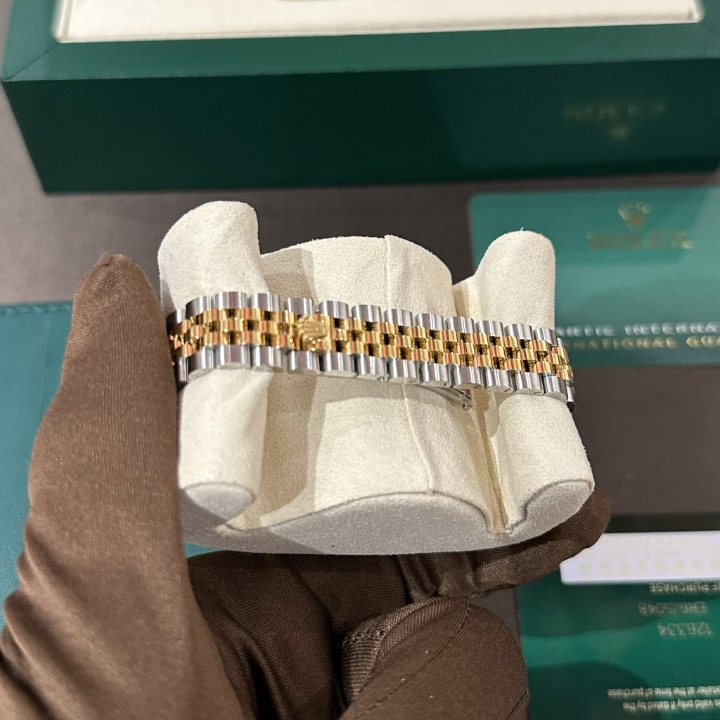 Rolex Lady-Datejust Replica Watches Yellow Champagne Dial Bezel Diamonds 28mm (5)