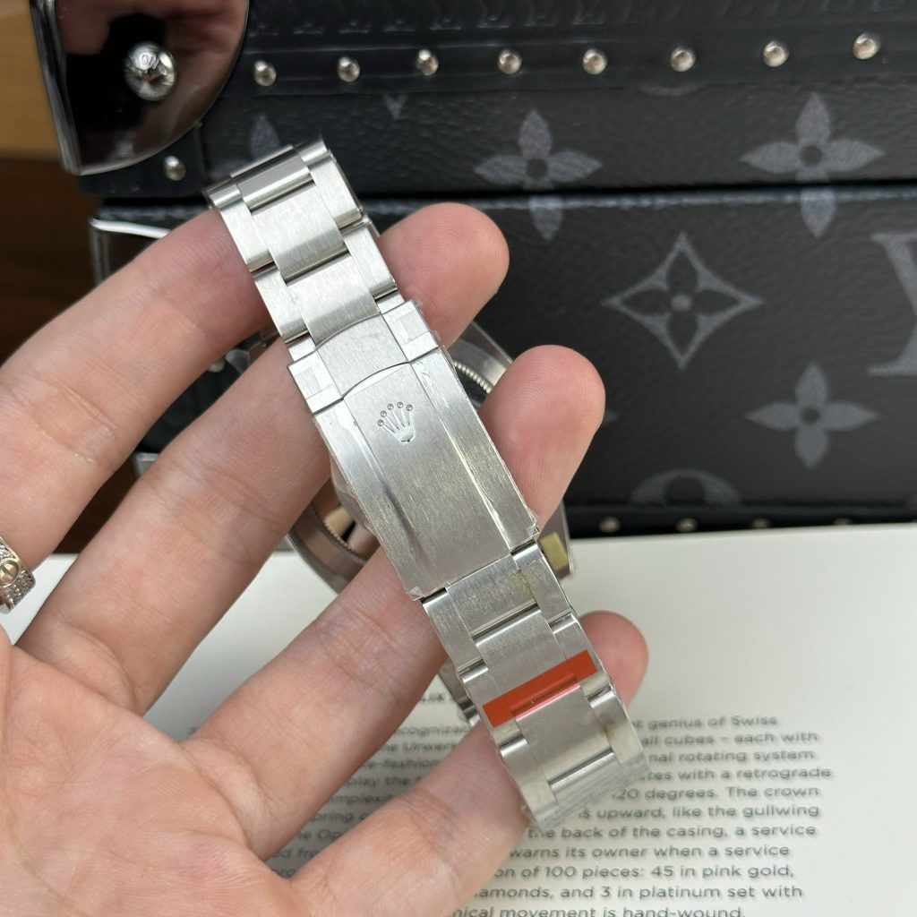 Rolex Oyster Perpetual 124300 Blue Dial Best Replica Clean Factory