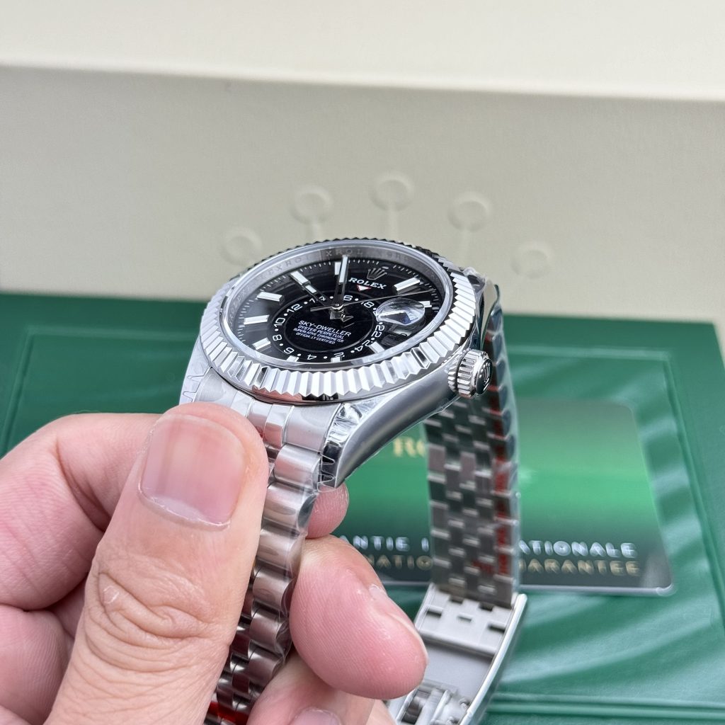Rolex Sky Dweller 326934 Black Dial Jubilee Strap Best Replica 42mm (1)