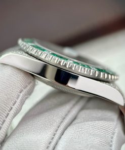 Rolex Submariner Customs Moissanite Diamonds & Green Sapphire 40mm (12)