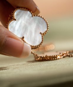 Van Cleef & Arpels Alhambra Pearl Inlay Necklace 6 Motifs Custom Rose Gold 18k (2)