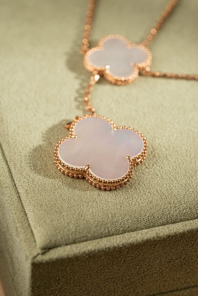 Van Cleef & Arpels Alhambra Pearl Inlay Necklace 6 Motifs Custom Rose Gold 18k (2)