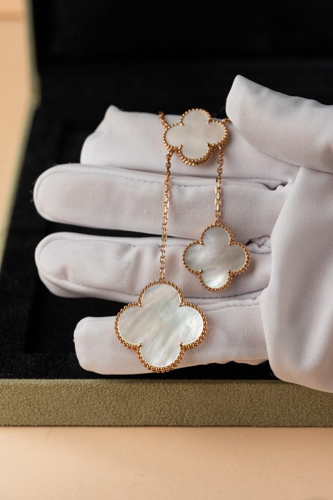 Van Cleef & Arpels Alhambra Pearl Inlay Necklace 6 Motifs Custom Rose Gold 18k (2)