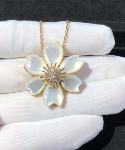 Van Cleef & Arpels Rose De Noël Necklace Custom Natural Diamond 18K Gold (2)