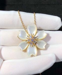 Van Cleef & Arpels Rose De Noël Necklace Custom Natural Diamond 18K Gold (2)