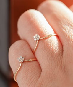 Women's Ring with Flower Pattern Crafted in 18k Rose Gold with Natural Diamonds (2)