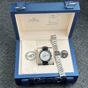 Omega Speedmaster Anniversary Snoopy White Dial Super Clone Watches New Edition 2025 42mm (1)
